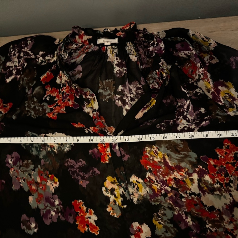 Pleione Feminine Floral Semi Sheer Gorgeous Blouse - Picture 5 of 7